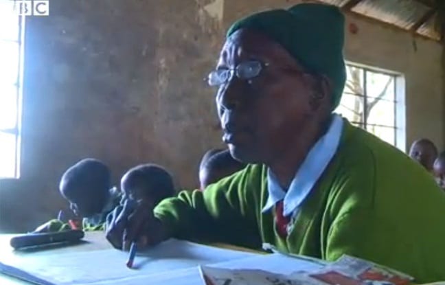 Kenya: A 90 ans, elle étudie dans même école primaire que ses 6 arrière-petits-enfants