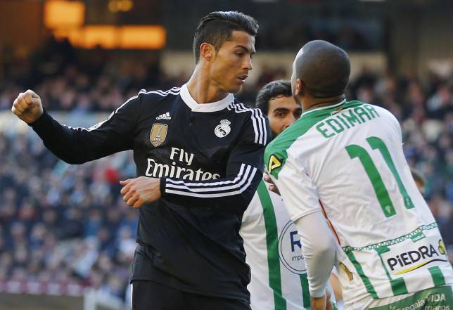 Cristiano Ronaldo expulsé pour un coup de poing ! VIDÉO
