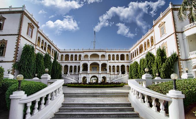 w704 2 - Le top 10 des plus beaux palais des présidents africains