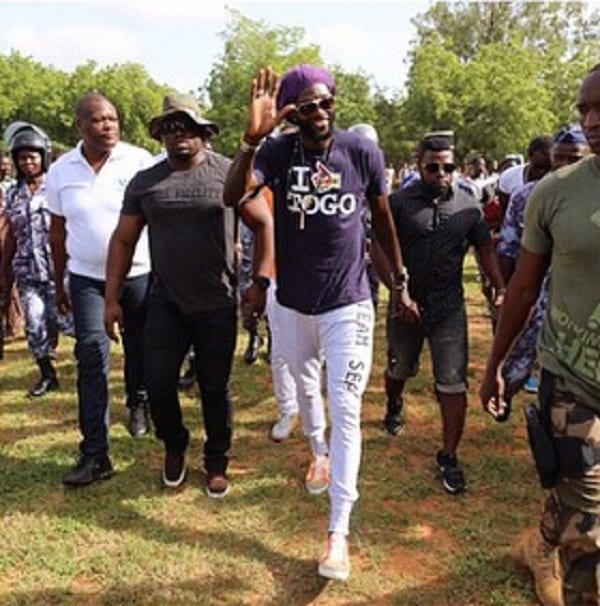 Emmanuel Adebayor accueilli en héros au Togo: photos