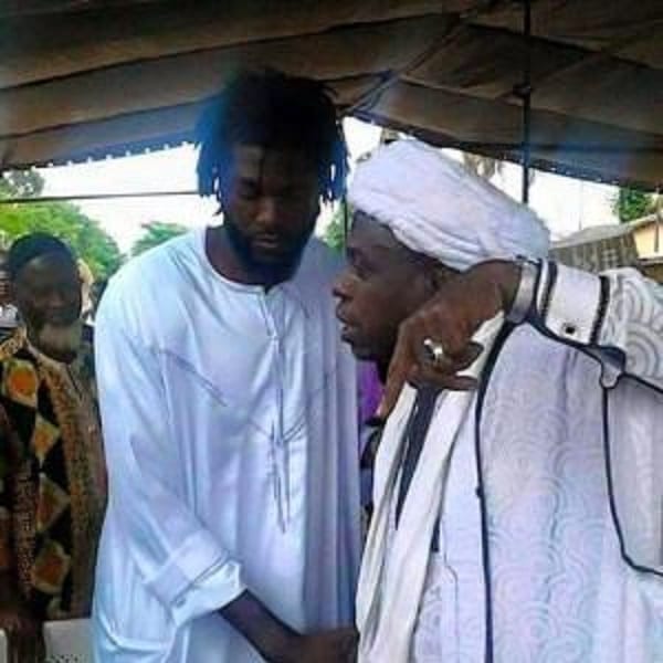 Emmanuel Adebayor et le nigérian Emenike se convertissent à l'Islam: photos