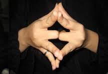 Mariage Pourquoi Porte T On La Bague Sur Le Quatrieme Doigt L Annulaire Afrikmag