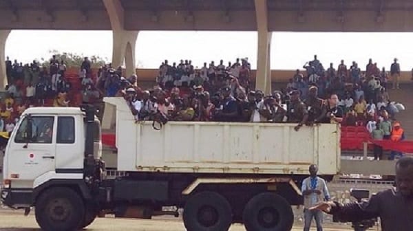 Ghana: Des journalistes entassés dans un camion benne pour couvrir la fête d'indépendance (PHOTOS)