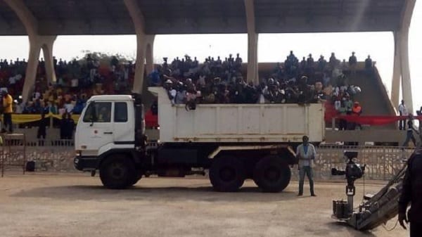 Ghana: Des journalistes entassés dans un camion benne pour couvrir la fête d'indépendance (PHOTOS)