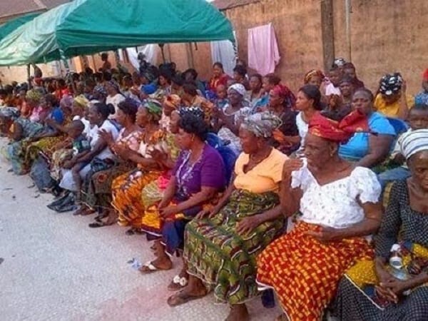 Mercy Johnson fait don aux veuves pour célébrer la pâque (PHOTOS)