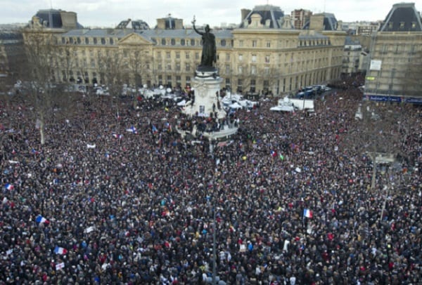 Les dirigeants du monde marchent contre le terrorisme à Paris: photos