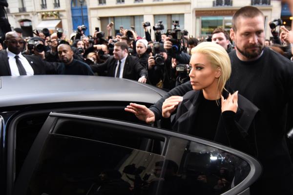 Kim Kardashian a encore fait du buzz: la mère de North est désormais… blonde (photos)