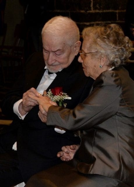 Séparés il y a 70 ans par la guerre, grâce à internet ils se retrouvent et se marient