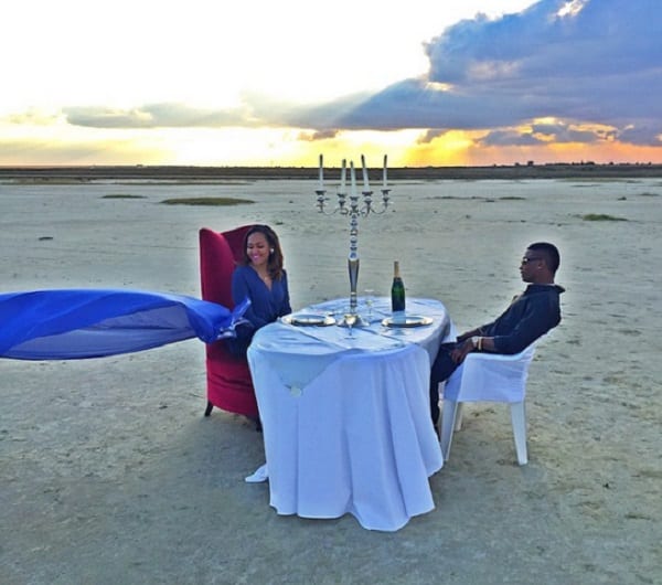 Wizkid et sa petite amie dînent au milieu du désert: photo