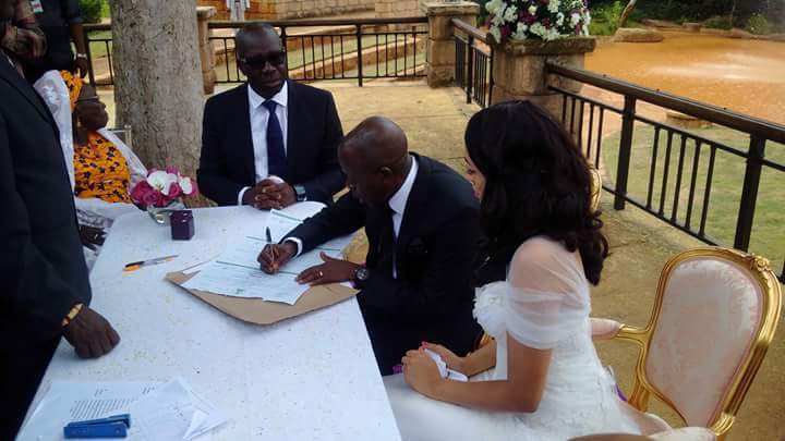 Le gouverneur nigérian (63ans) épouse ce top model d'origine cap verdienne de 30 ans