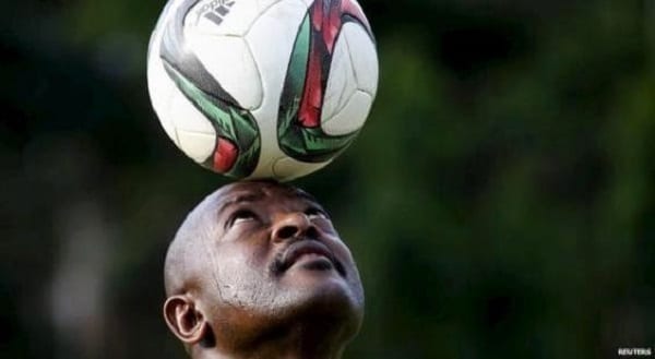 Burundi: Le président du Burundi joue au football pendant que son peuple souffre (photos)
