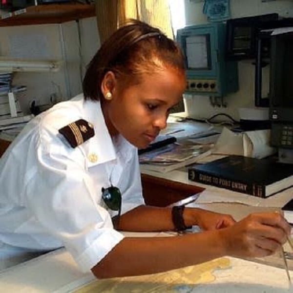 Inspiration: Elizabeth Marami première femme pilote maritime au Kenya (PHOTOS)