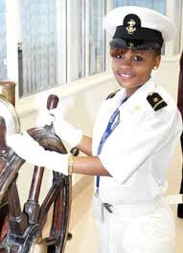 Inspiration: Elizabeth Marami première femme pilote maritime au Kenya (PHOTOS)