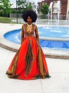 Par son génie, une lycéenne a conçu sa propre robe pour le bal promo