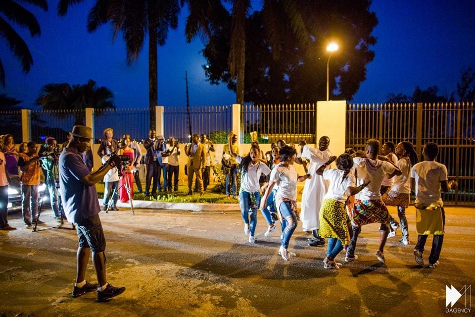 Akon : découvrez les 10 photos du tournage de son nouveau clip contre Ebola