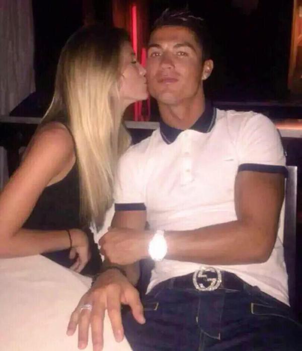 Cristiano Ronaldo: Il retrouve le téléphone d'une fille et l'invite à dîner: photos