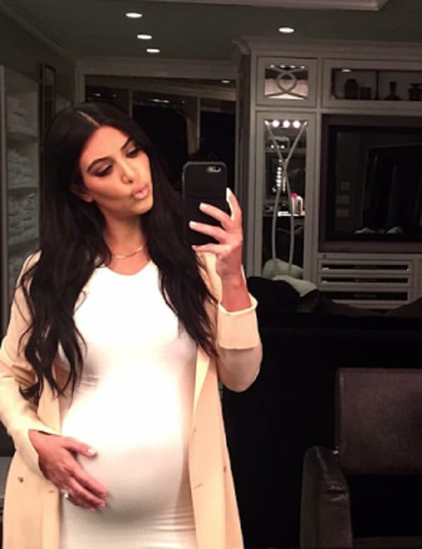Kim Kardashian: Qu'est-ce qui est arrivé à son ventre? (photos)