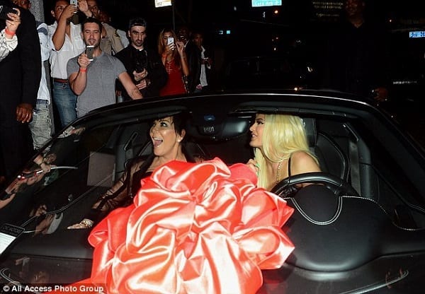 Kylie Jenner: Tyga lui offre une Ferrari d'une valeur de 300.OOO euros pour ses 18 ans: PHOTOS