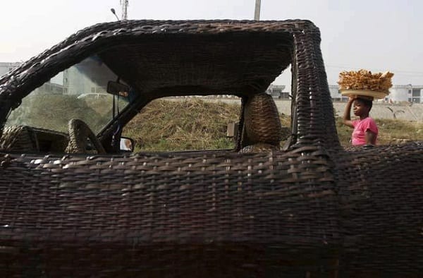 Découvrez la première voiture en raphia du monde, tissée à la main par un nigérian: PHOTOS