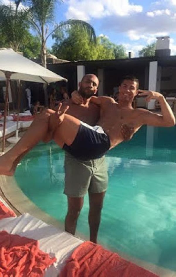 Cristiano Ronaldo est dans une relation homos3xuelle avec Badr Hari, selon un journaliste français