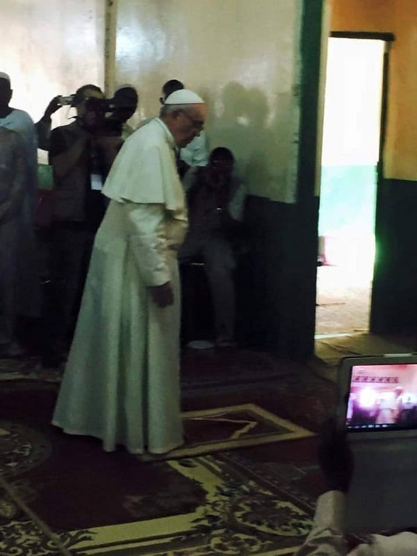 Le pape François visite une mosquée en République centrafricaine: PHOTOS