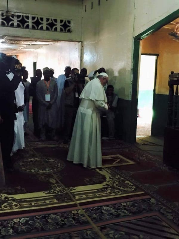 Le pape François visite une mosquée en République centrafricaine: PHOTOS