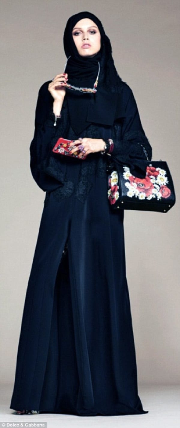 Dolce & Gabbana lance une collection de hijabs et d'abbayas haut de gamme pour les musulmanes: PHOTOS