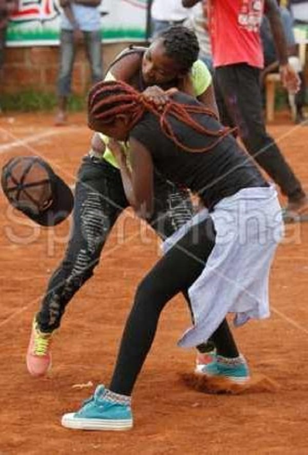 Kenya: deux femmes se battent pour un homme lors d'un match de football