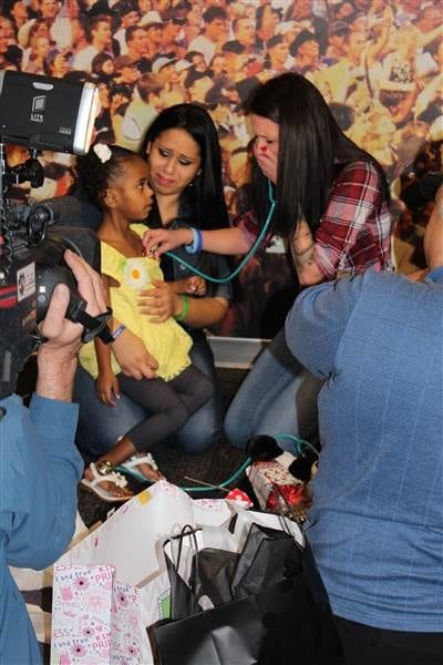 Etats-Unis : Une mère rencontre 3ans plus tard une fillette sauvée par le cœur de son fils décédé (photos)