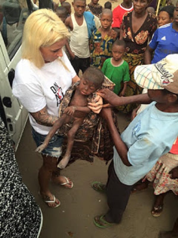 Nigeria: une Danoise sauve un petit garçon accusé de sorcellerie et laissé pour mort (PHOTOS)