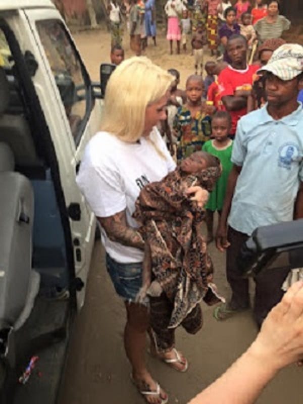 Nigeria: une Danoise sauve un petit garçon accusé de sorcellerie et laissé pour mort (PHOTOS)