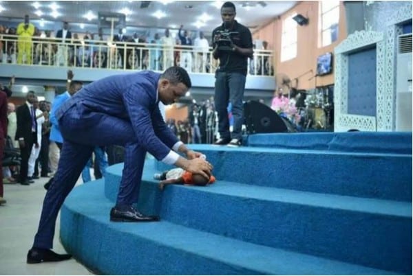Nigeria: Un pasteur aurait ressuscité un bébé décédé (PHOTOS)