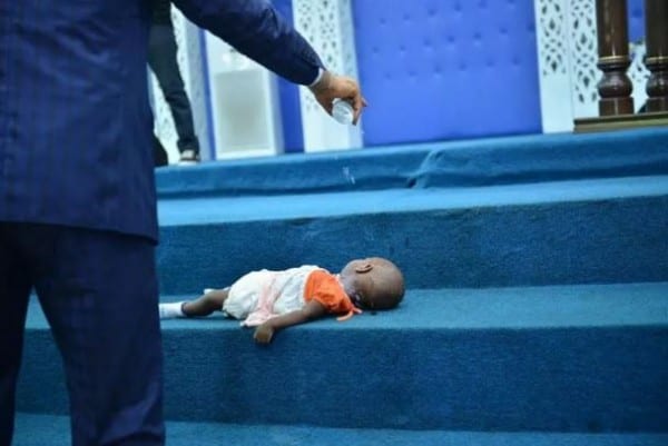 Nigeria: Un pasteur aurait ressuscité un bébé décédé (PHOTOS)