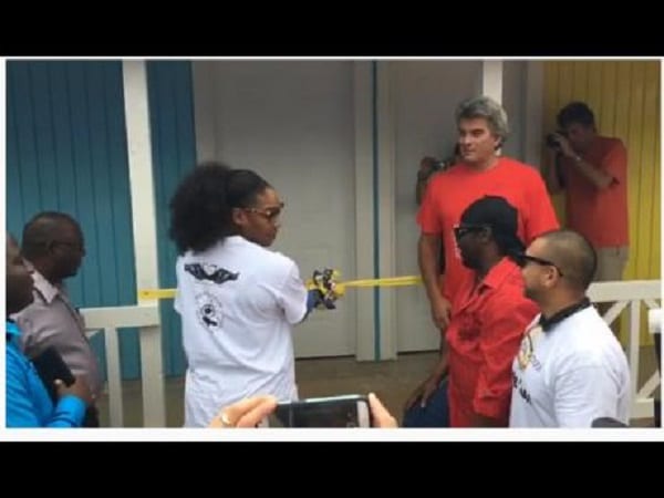 Serena Williams fait construire une école en Jamaïque: PHOTOS