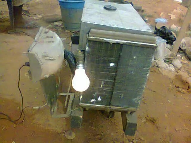 Inspiration: Un jeune nigérian fabrique un générateur qui utilise l’eau comme carburant