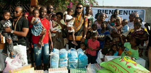 Flavour fait des dons aux enfants du Mali