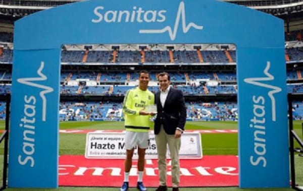 Cristiano Ronaldo reçoit le prix du joueur le plus sain du Real Madrid