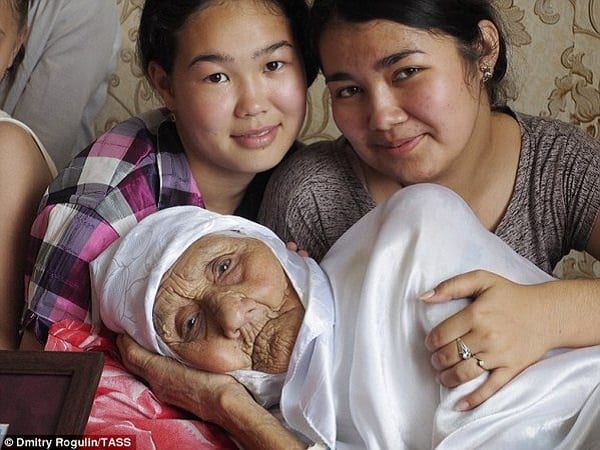 Une grand-mère de120 ans prétend être la personne en vie la plus âgée au monde: PHOTOS