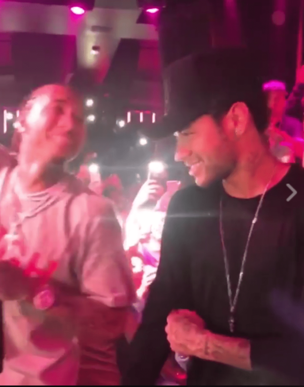People: Neymar rejoint Tyga sur scène dans une boite de nuit (Vidéo)