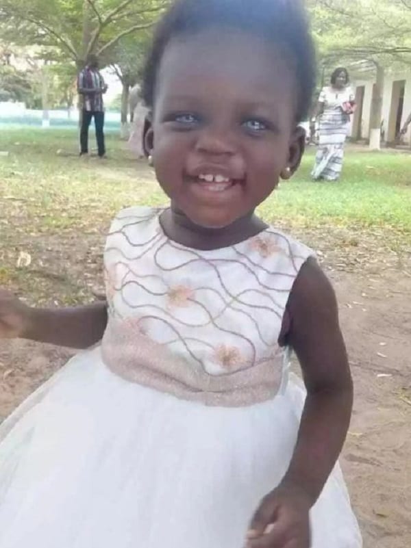 Ghana: Une fillette née avec des yeux bleus traitée de ''sorcière'' (PHOTOS)