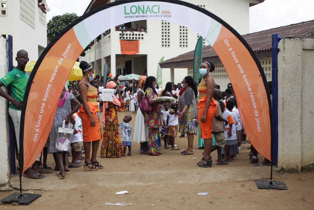 Côte d’Ivoire-Education : la LONACI remet les clés d’un groupe scolaire à Abobo